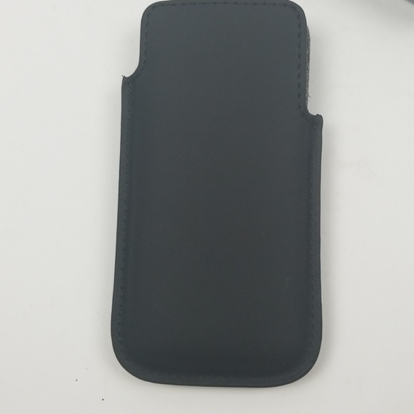 New Porsche Design 918 Spyder Black Leather iPhone - Picture 3 of 5